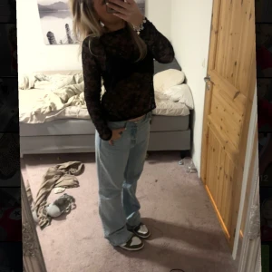 Ljusa jeans  - Säljer dessa jeansen då de aldrig kommit till användning. Skitsnygga (dock något mindre i storleken) mer en 38-40!!🤍