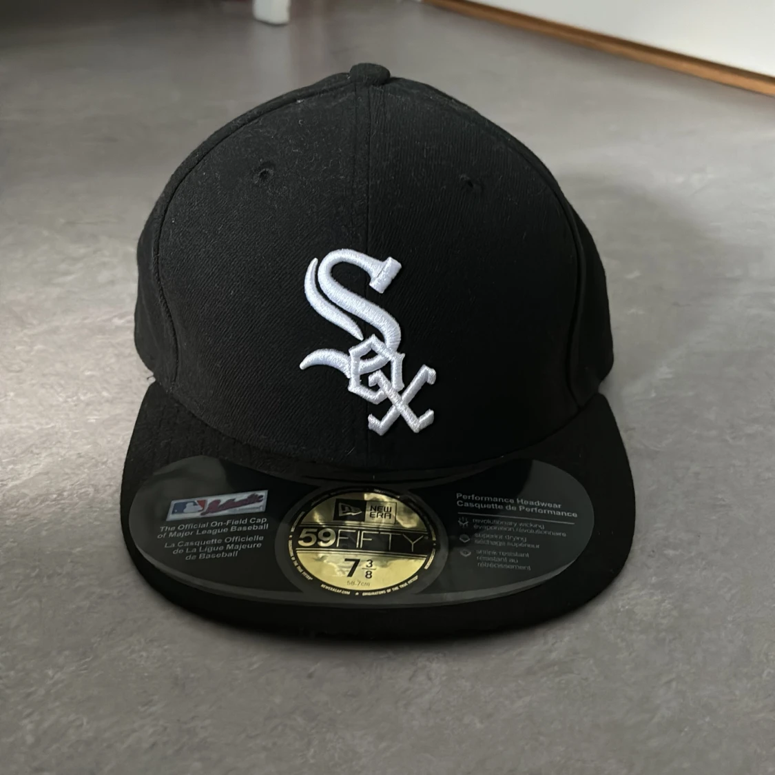 Svart Fitted Cap