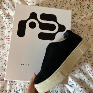 Eytys doja - använda 1 gång - Hej! Säljer mina eytys doja som är använda en gång. Storlek 36 dammodell. Nypris 2000kr, säljer för 1500kr