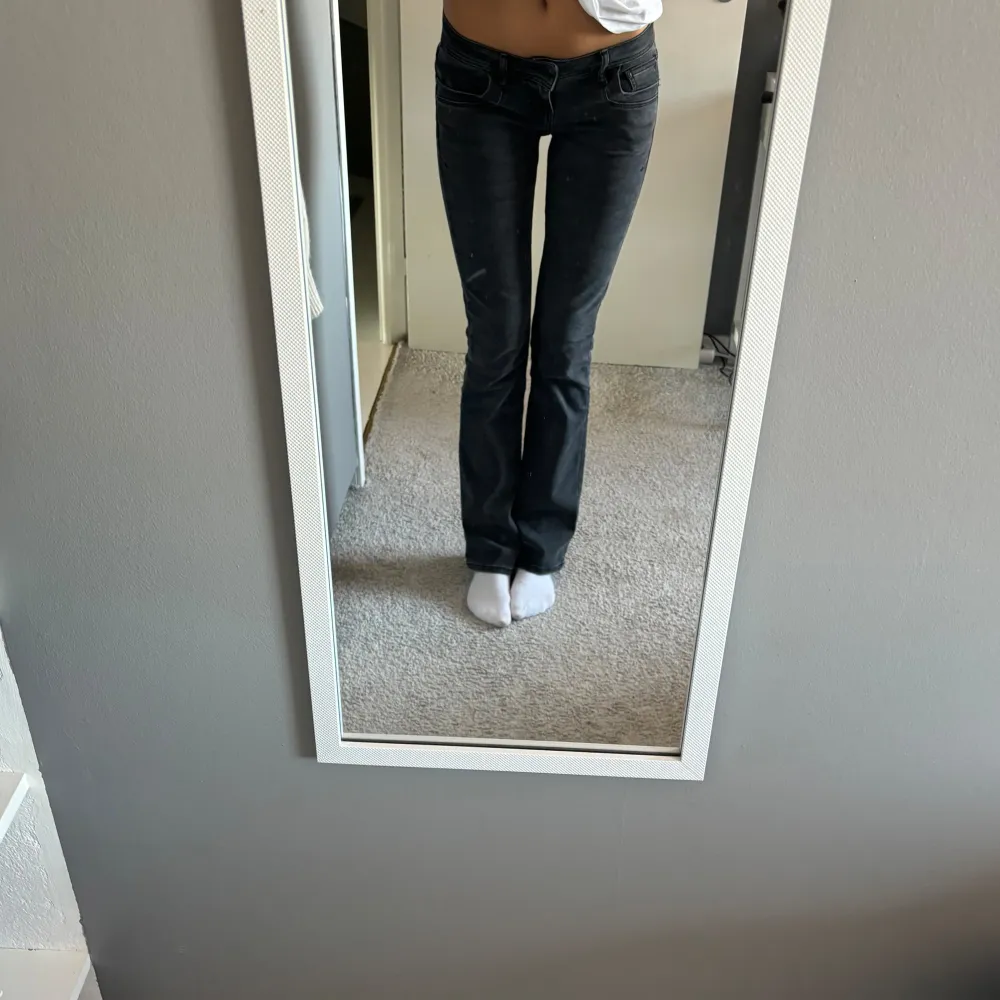 Fina ltb jeans, modellen valerie. Blivit för korta för mig som är 178❤️ innebenslängden är ca 87 cm, midjemåttet är ca 35 cm men de är väldigt strechiga❤️. Jeans & Byxor.