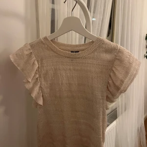 Volang topp - Toppen är i bra skick och är normal i storleken 