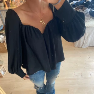 Blus - SUPERSNYGG!! Tryck gärna köp nu ❤️❤️