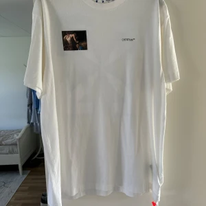 Off white t-shirt - Off-white t-shirt storlek S  Helt ny oanvänd, fick i present 2022 