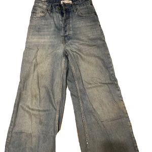 ZARA baggy jeans, EUR 32-34 - Väldigt fina 🩷