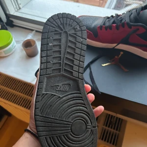 Jordan 1  - Jordan 1 low  Strlk 44  Använd Max 5 gånger 