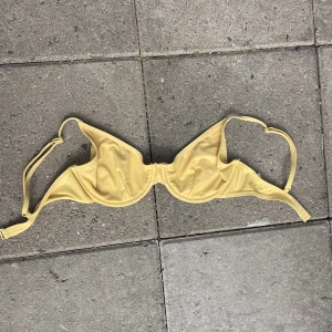 Bikini - Bikiniöverdel, gul med bygel
