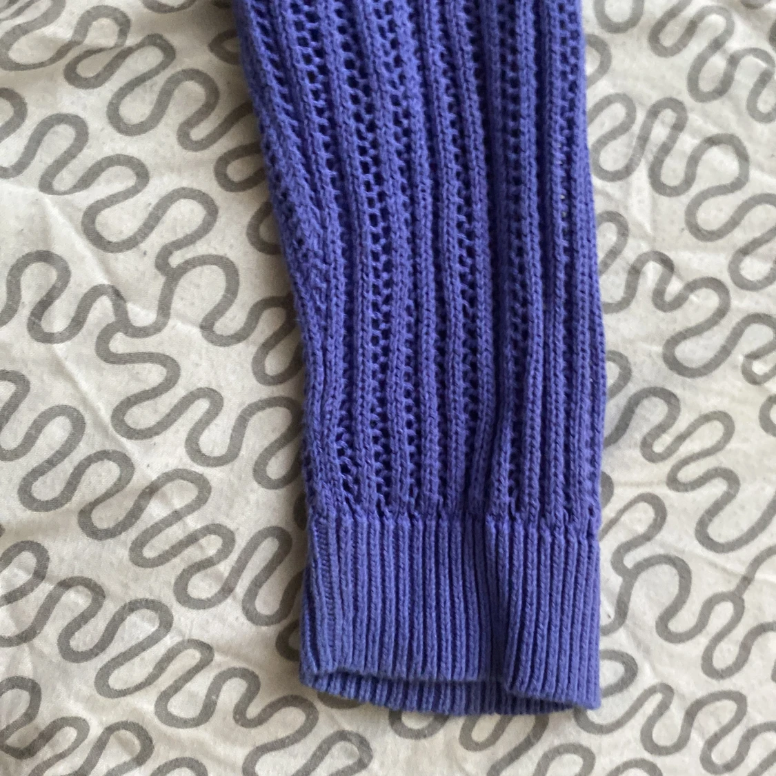 Lila stickad kofta - 92