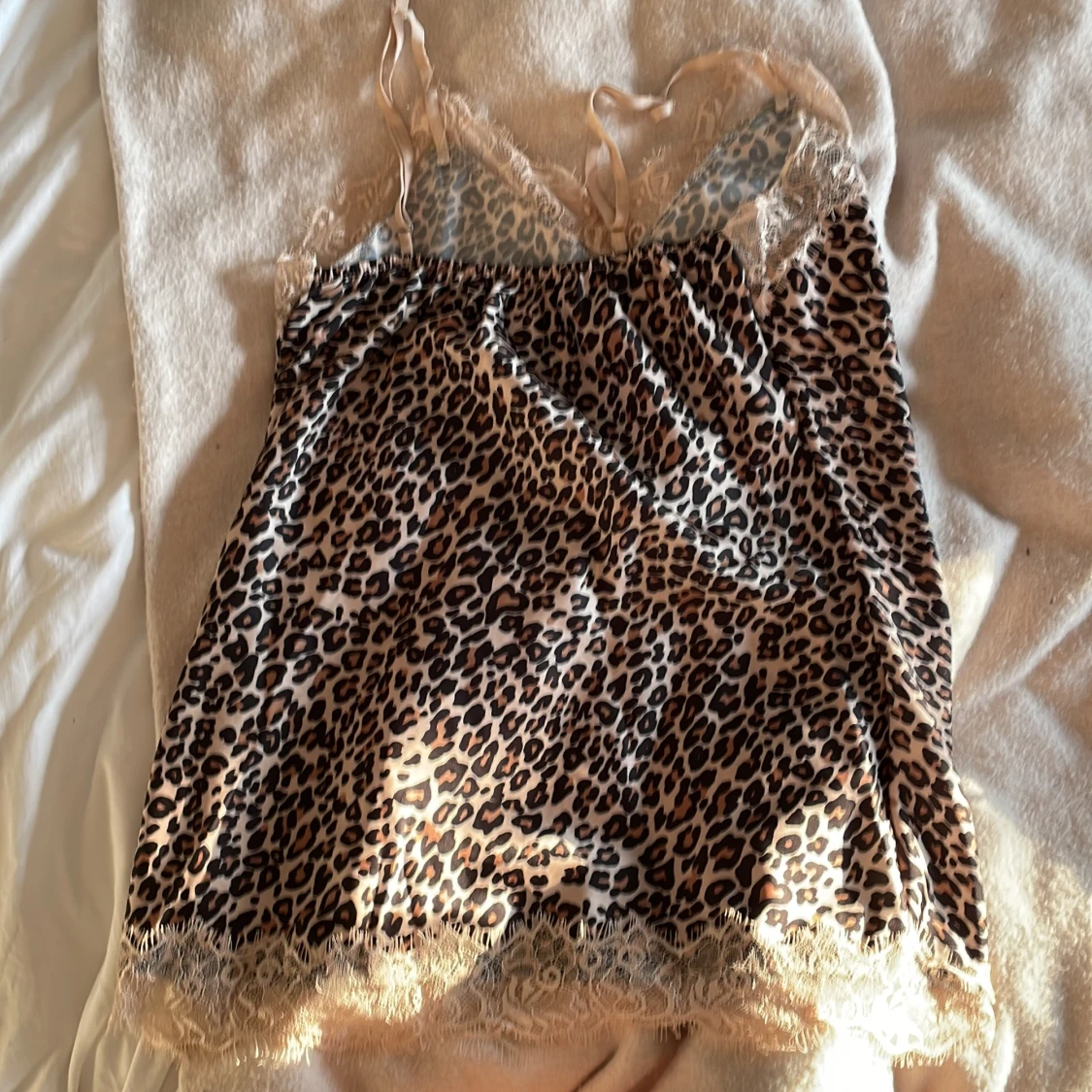 Leopardmönstrad tröja med spetsdetaljer - 90