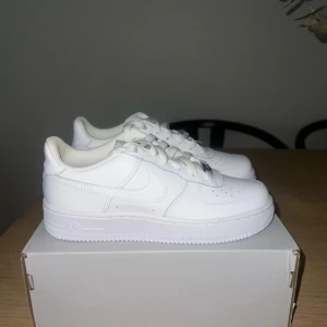 Nike Air Force 1 - Nike Air Force 1 i storlek 37,5. Oanvända i kartong. 