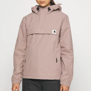 Vinter jacka - Jag säljer min vinter jacka från Carhartt! Jätte fin och varm. Den är storlek L men kan också passa storleken M. Skriv gärna för flera bilder☺️