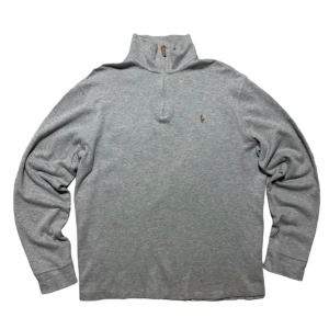 Polo Ralph Lauren Zip Up - Hej! Säljer en jätte fin Polo Ralph Lauren Zip Up i jätte fint skick. Priset kan diskuteras vid snabb affär. Nypris ca 2699kr