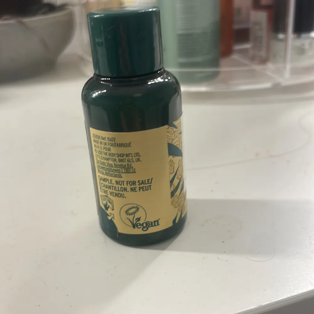 Schampo fårn body shop  30 ml perfekt som travelsize Helt oanvänd. Skönhet.