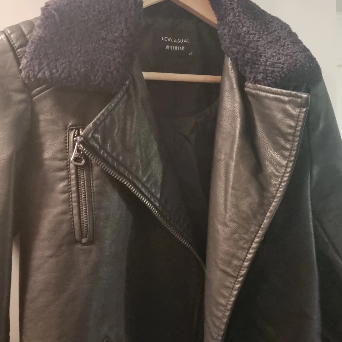 Svart jacka från LCW Casual - 92