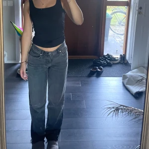 Boyfriend Jeans - Säljer dessa AS snygga jeansen, perfekta till hösten med en stickad tröja 😍🍁Finns även att köpa i blått lite längre ned😁