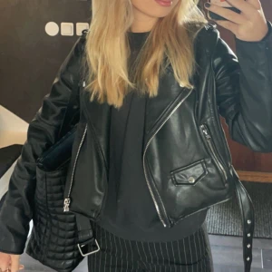 Skin jacka - Säljer denna jätte coola skin jacka! Perfekt till hösten 🍁