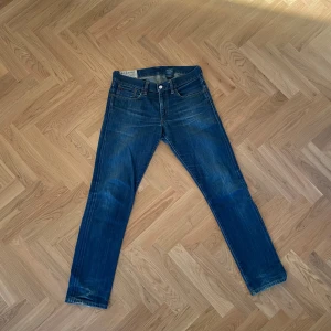 Ralph Lauren jeans, storlek 30/32 - Klassiska blå Ralph Lauren jeans. Jätte fint skick. Skriv vid frågor/funderingar! :)  Nypris: 2200kr