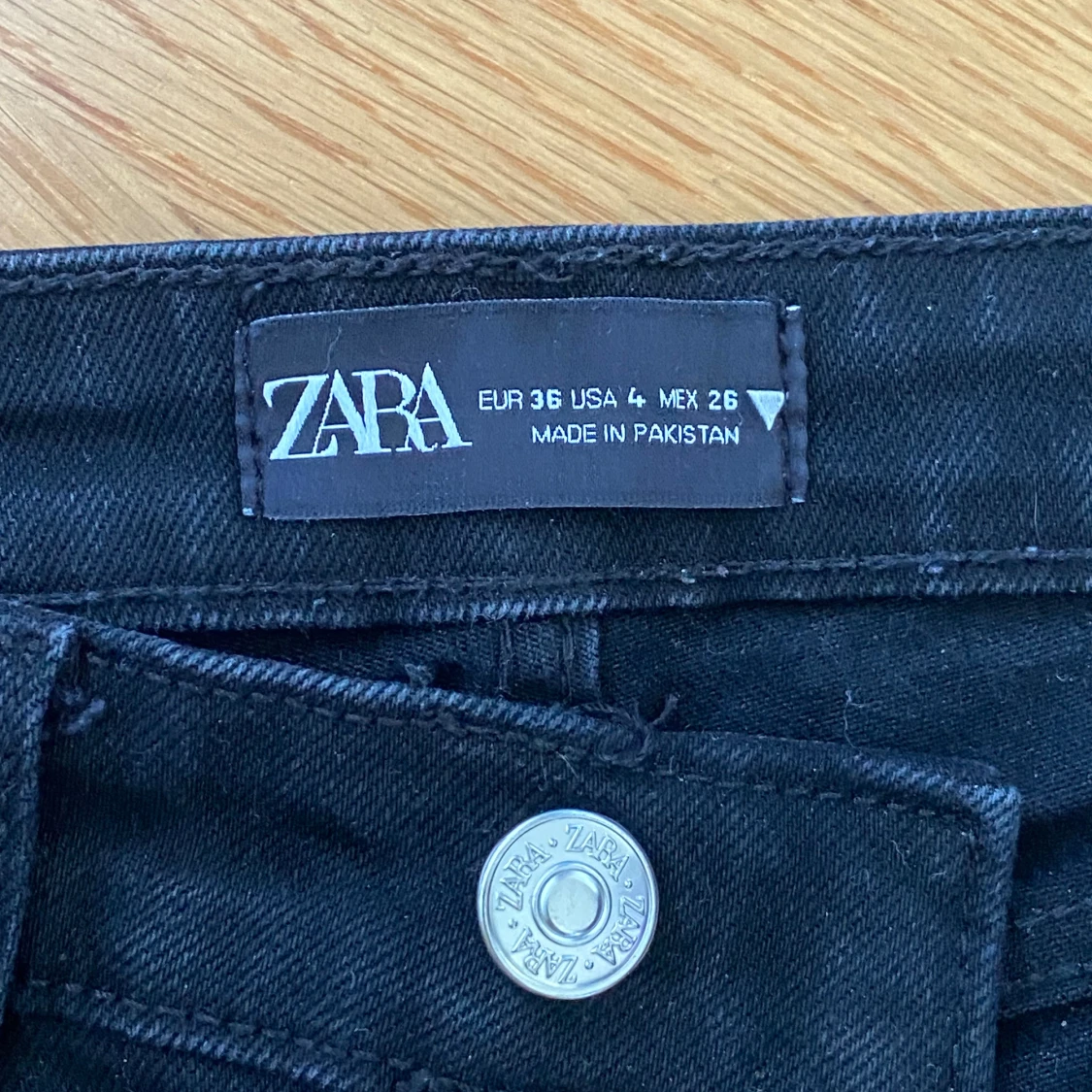 Svarta bootcut jeans - 93