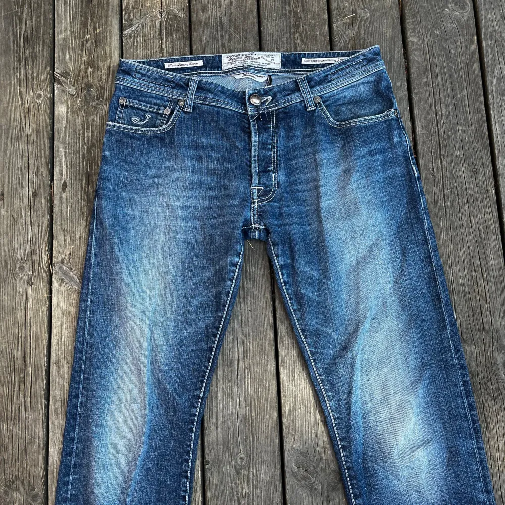 Säljer dessa tvär feta Jacob cohen jeans till ett riktigt bra pris. Mått står 35 fast italienska size är typ 33-34 EU. Clean wash och riktigt snygga jeans. Jeans & Byxor.