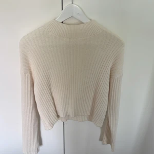 Fin stickad tröja - Har använt få tal gånger, perfekt tröja till kallare tider.