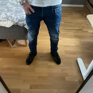Replay Anbass Hyperflex - Riktigt feta replay jeans i storlek 30/32. Priset är diskuterbart. Hör av er vid frågor osv!