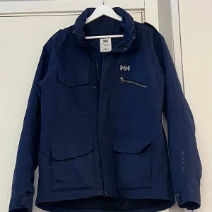 Helly Hansen - Jacka från Helly Hansen i storlek M. Skick 7/10. Pm vid fler frågor!