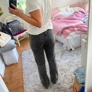 Lågmidjade jeans levis - Snygga Levis jeans som tyvärr är för små