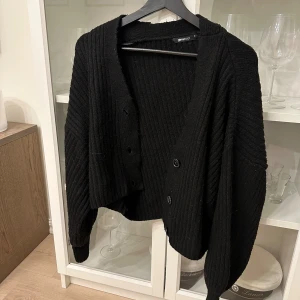 Stickad tröja 🌸 - Stickad tröja från Gina 🌸