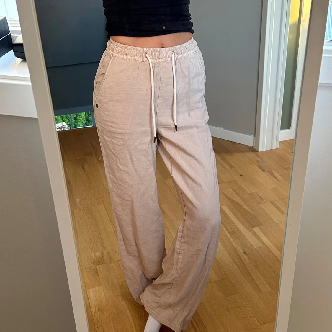 Beige mjukisbyxor med snörning