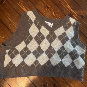 weekday vest - vest från weekday storlek L stickad