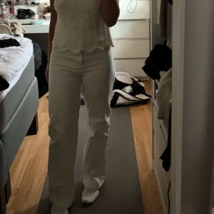 Jeans  - Vita jeans från hm! Använda 1 gång!