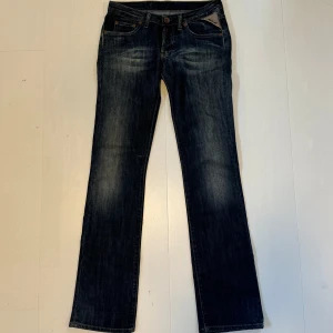 Replay jeans  - Coola lågmidjade jeans från replay. Jag är 168 och jeansen är långa på mig! 