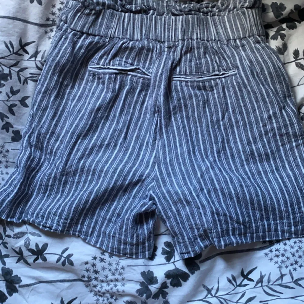 Helt nya oanvända shorts utan prislapp, säljer pga att dom tyvärr är förstora för mig🩷. Shorts.