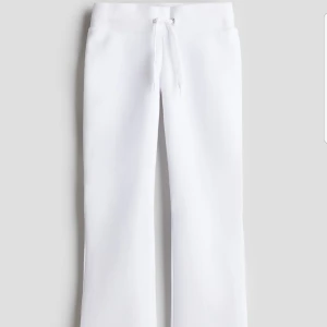 Vita byxor - Vita byxor från barn avdelningen på H&M. Helt nya oanvända. 