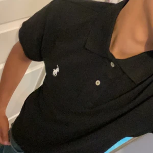 Ralph lauren piké  - Säljer min Ralph lauren piké för den är lite storlek m men passar även s  för stor. Skick 10/10  Har bara testat den.  Pris kan diskuteras vid snabbköp 