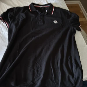 Monclear piké  - En väldigt snygg monclear pike som aldrig är använd. Pris kan diskuteras  Skick10/10 