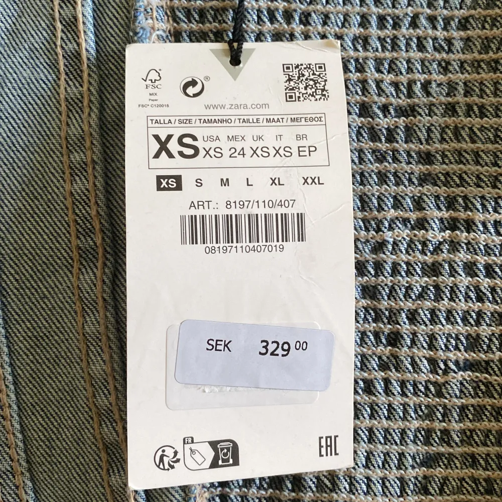 Blå denim korsett från Zara✨ Aldrig använd då den är för liten, prislappen kvar✨ Nypris 329kr✨ Pris kan diskuteras. Toppar.