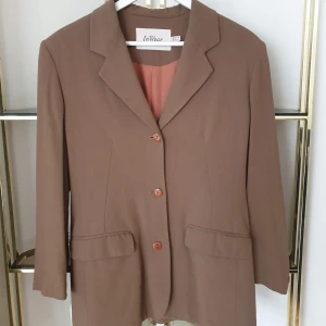 InWear kavaj - Stilren kavaj med bra tygmaterial från märket InWear.  Vintage 