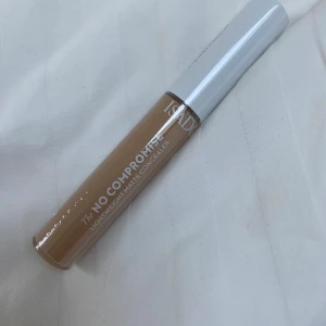 Helt ny concealer  - Jag råkade köpa fel nyans, Plasten sitter kvar på förpackningen.