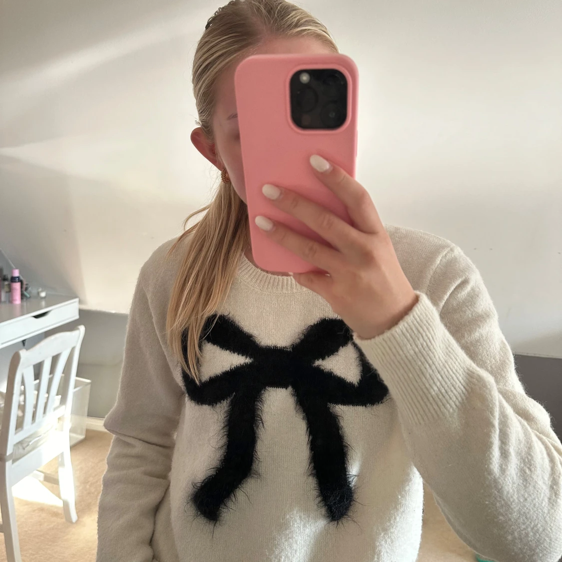 Stickad tröja med rosett🖤 - 90