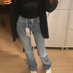Jeans - Super snygga jeans som aldrig kommit till användning . I bra skick, aldrig använda .