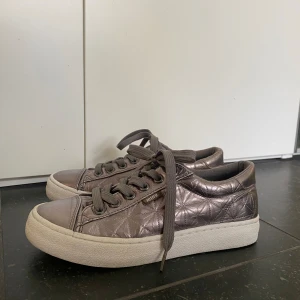 Skor - Säljer dessa coola skor från Mtng! Strl 37 och säljer pga av att de inte kommer till användning tyvärr.🌸