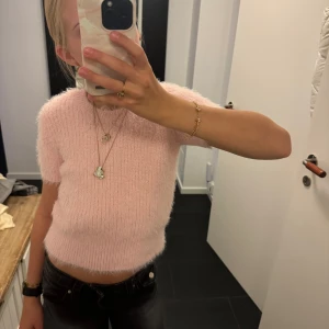 Fin tröja från zara❤️❤️ - En jättefin tröja från zara i en fin rosa färg💗💗 