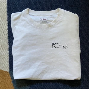 Polar skate co tröja  - Köpt på Junkyard för ett tag sen, använd kanske 4 gånger. Skriv i dm om du har frågor. (Pris kan diskuteras vid snabb affär såklart) 🤝🤝