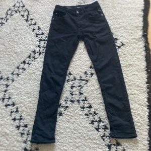 Replay jeans - Säljer använda replay jeans. Dem är i helt okej skick och har inga hål eller skador.