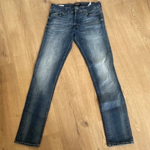 Jack and Jones jeans  - Fräscha Jack and Jones jeans  Slim fit Glenn hör av er vid frågor 