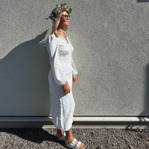 Klänning  - Klänning från nelly, använd två gånger.