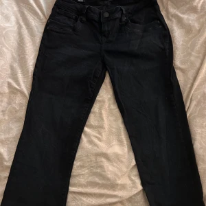 LTB jeans valerie - Helt nya LTB jeans i svart/ mörkblå färg!  Köpt för ungefär 1år sedan men har aldrig använt💕 Pris kan diskuteras!💕