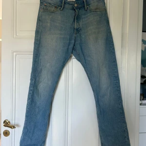 Blåa Jeans från Jack&Jones - Blåa Jeans från Jack&Jones, modell Loose/Chris W31 L32  Sparsamt använda, bra skick  Tveka inte att skriva vid frågor!