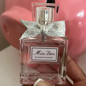 Miss dior blooming bouquet 30ml - Dior parfym sprayad 4 gånger köpt för 749kr