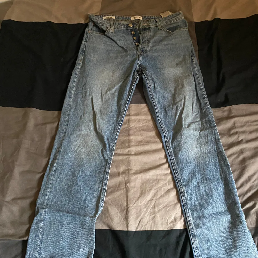 Jack & Jones jeans i storlek 31W 34L. Hör av dig om du skulle vilja ha mer bilder. Mvh Hjalmar.. Jeans & Byxor.